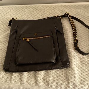 Adjustable handle short or cross body.